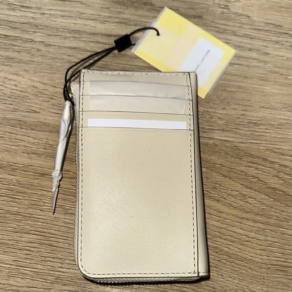 Marc Jacobs Snapshot Cream Zip Catd Holder Wallet - Picture 3 of 7
